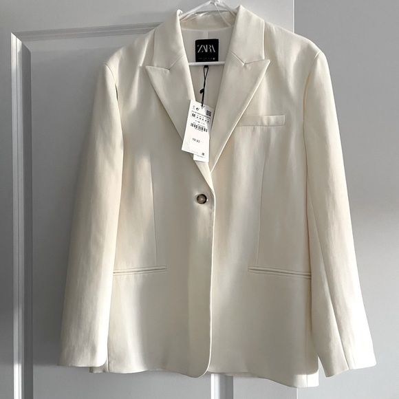 Zara cream oversized blazer. Slit detail in sleeves. Size medium. New with tags. - Picture 1 of 4